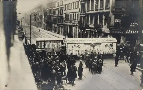 Foto Ak Berlin Prenzlauer Berg, Barrikade in der Prenzlauer Straße, Straßenkämpfe