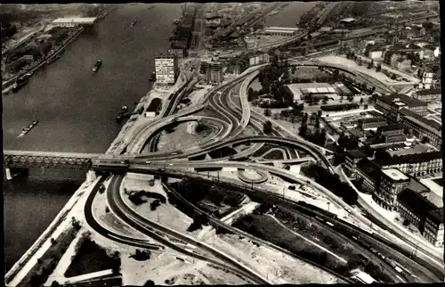 Ak Mannheim in Baden, Auffahrt zur Rheinbrücke, Fliegeraufnahme, Schiffe