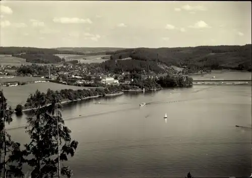 Ak Saalburg in Thüringen, Blick vom Sühnekreuz, Stausee, Segelboot