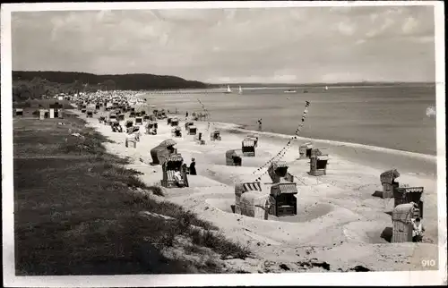 Foto Ak Ostseebad Timmendorfer Strand?, Partie am Strand, Strandkörbe