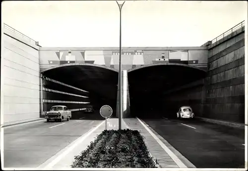 Foto Ak Rendsburg in Schleswig Holstein, Tunnel, VW Käfer