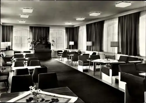 Ak Kühberg Bärenstein im Erzgebirge, Erholungsheim Kombinat VEB Chemische Werke Buna, Klubraum