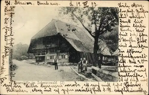 Ak Sankt Blasien im Schwarzwald, Bauenhof im Schwarzwald, Familie vor dem Haus