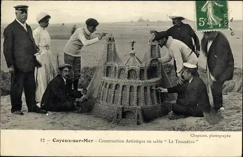 Ak Cayeux sur Mer Somme, Kunstbau im Sand Le Trocadero