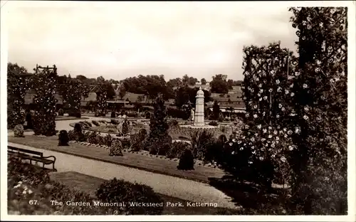 Ak Kettering Northamptonshire England, Wicksteed Park, The Garden Memorial