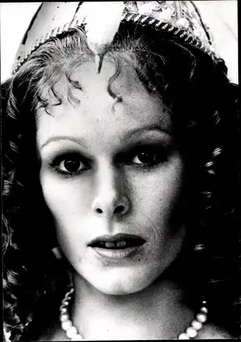 49 Pressefotos Geraldine Chaplin, Stranger in the house, The Hawaiians