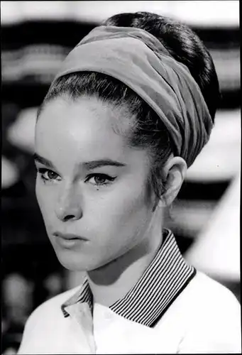 49 Pressefotos Geraldine Chaplin, Stranger in the house, The Hawaiians