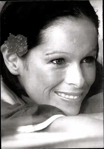 49 Pressefotos Geraldine Chaplin, Stranger in the house, The Hawaiians