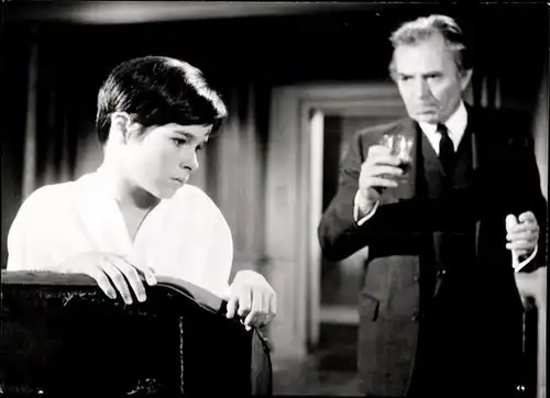 49 Pressefotos Geraldine Chaplin, Stranger in the house, The Hawaiians