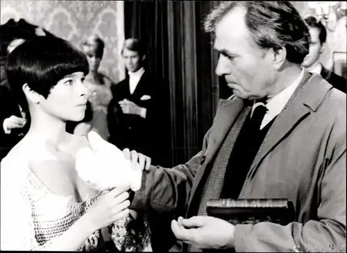 49 Pressefotos Geraldine Chaplin, Stranger in the house, The Hawaiians