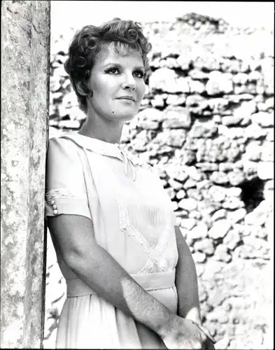 28 Pressefotos Petula Clark, Portraits, Filmszenen und Auftritt