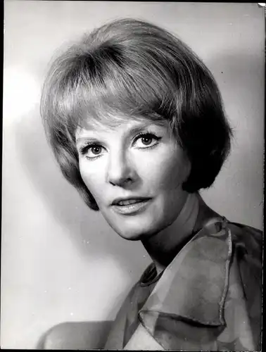 28 Pressefotos Petula Clark, Portraits, Filmszenen und Auftritt