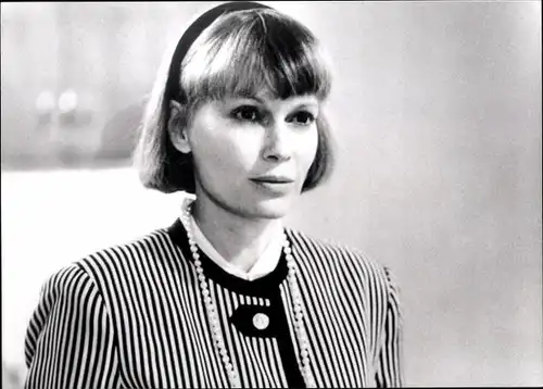 28 Pressefotos Mia Farrow, Portraits und Filmszenen