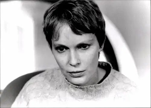 28 Pressefotos Mia Farrow, Portraits und Filmszenen