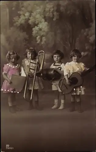 Ak Kinder mit Musikinstrumenten, Gitarre, Trommel