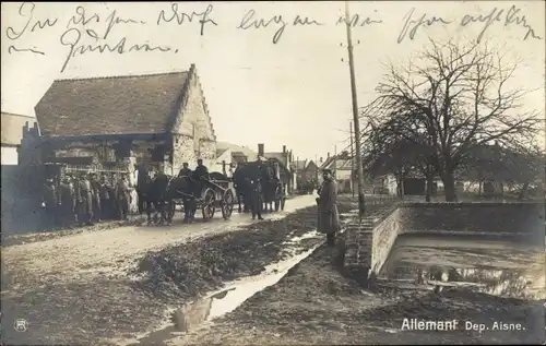Foto Ak Allemant Aisne, Deutsche Soldaten in Uniformen, Ortsansicht, I WK