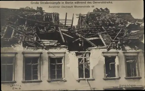 Ak Berlin Friedrichshain, Zerstörter Dachstuhl, Straßenkämpfe, Generalstreik 1919, Blumenstraße 68