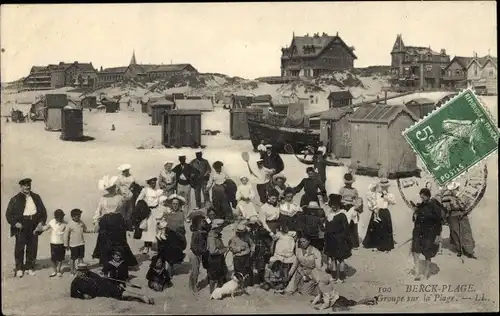 Ak Berck Plage Pas de Calais, Groupe sur la Plage