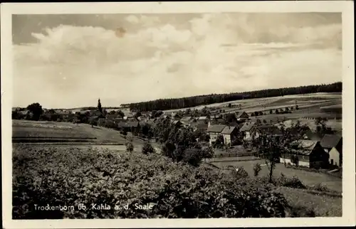 Ak Trockenborn im Saale Holzland Kreis, Ortschaft mit Landschaftsblick