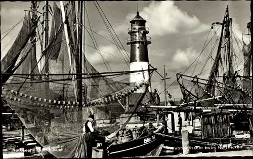 Ak Nordseebad Büsum, Fischerboote im Hafen, Leuchtturm