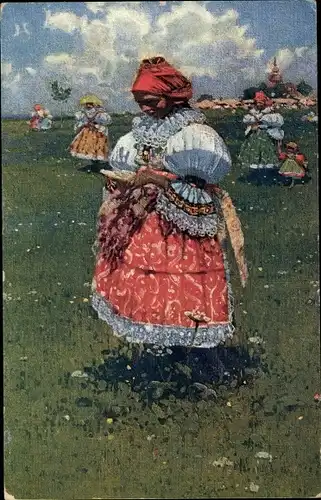 Künstler Ak Uprka, Joza, Junge Frau in Volkstracht, Kopftuch, Wiese