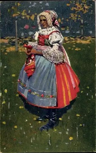 Künstler Ak Uprka, Joza, Junge Frau in Volkstracht, Kopftuch, Wiese, Braut