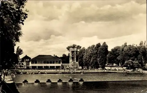 Ak Weimar in Thüringen, Schwansee, Freibad, Sprungturm