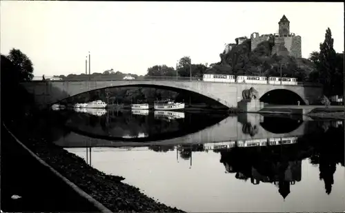 Ak Giebichenstein Halle an der Saale, Burg, Brücke, Schiff, Straßenbahn