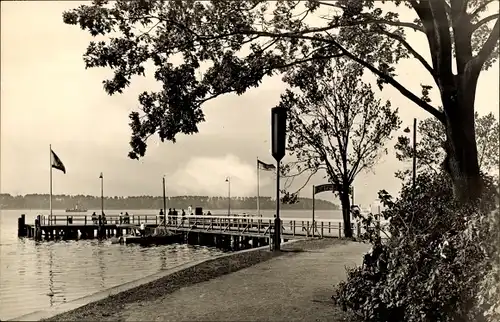 Ak Waren an der Müritz, Auf der Kietzbrücke