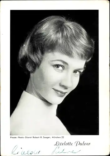Ak Schauspielerin Liselotte Pulver, Portrait, Autogramm