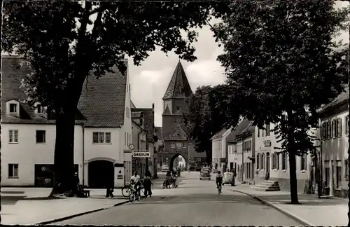 Ak Aichach in Schwaben, Unteres Tor, Tankstelle