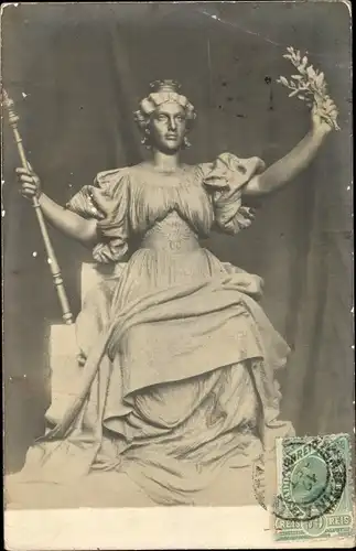 Ak Brasilien, Statue, Frau mit Stab in Hand