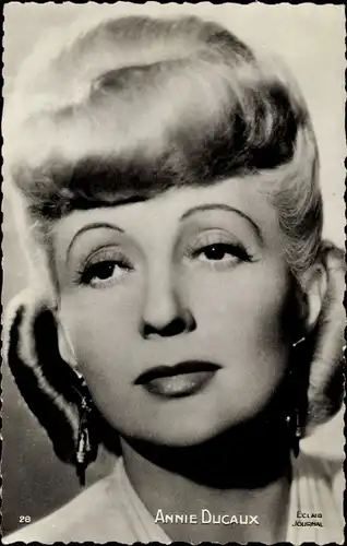 Ak Schauspielerin Annie Ducaux, Portrait