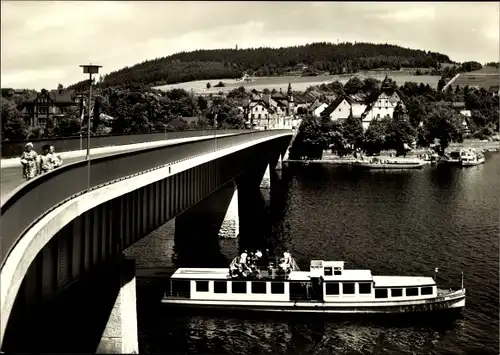 Ak Saalburg in Thüringen, Blick auf den Ort, Brücke, Ausfugsschiff