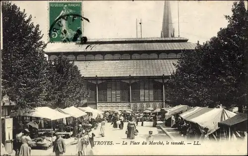 Ak Troyes Aube, La Place du Marche, samstags