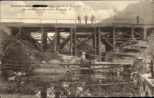 Ak Eisenbahnbrücke, erbaut 1914 von Reserve Eisenbahn Baukomp. 17, I WK