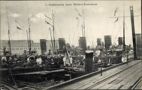 Ak Deutsche Kriegsschiffe, 1. Halbflottille beim Rollen Exerzieren
