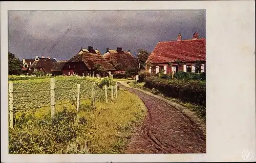 Ak Stimmungsbilder, Vor dem Gewitter, Feldweg, Reethäuser