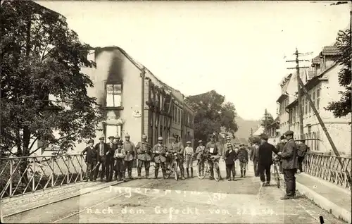 Foto Ak Ingersheim Elsass Haut Rhin, Nach dem Gefecht 1914, deutsche Soldaten