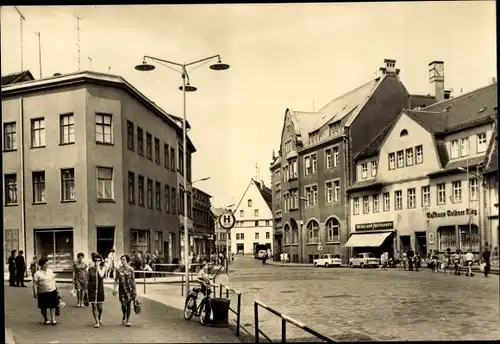 Ak Lutherstadt Eisleben, August Bebel Plan, Gasthaus Goldener Ring, Passanten