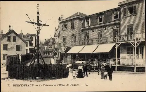 Ak Berck Plage Pas de Calais, Le Calvaire und das Rathaus von Frankreich