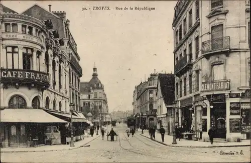 Ak Troyes Aube, Rue de la République, Café Francaise