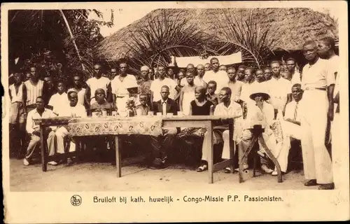 Ak Mission in Afrika, Afrikaner am Tisch, Wohnhütte, Strohdach