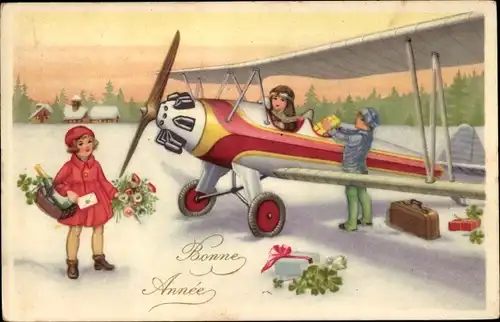 Ak Glückwunsch Neujahr, Flugzeug wird mit Geschenken beladen, Mädchen mit Sektflasche, Klee