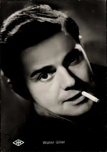 Ak Schauspieler Walter Giller, Portrait, Zigarette, Autogramm