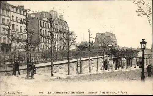 Ak Paris IX. Arrondissement Opéra, La Descente du Metropolitain, Boulevard Rochechouart