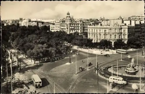 Ak Madrid Spanien, Platz, Brunnen