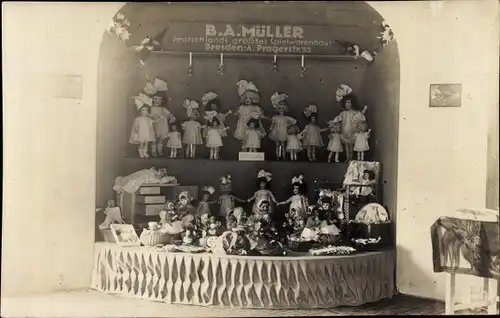 Foto Ak Dresden 1924, Textil-Ausstellung, Poelzig Tempel, Spielwarenhaus B. A. Müller, Pragerstr. 32