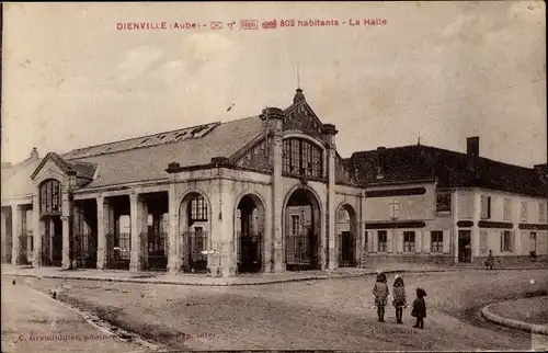 Ak Dienville Aube, La Halle