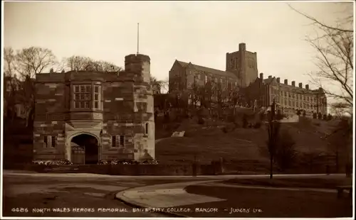 Ak Bangor Wales, North Wales Heroes Memorial, University College